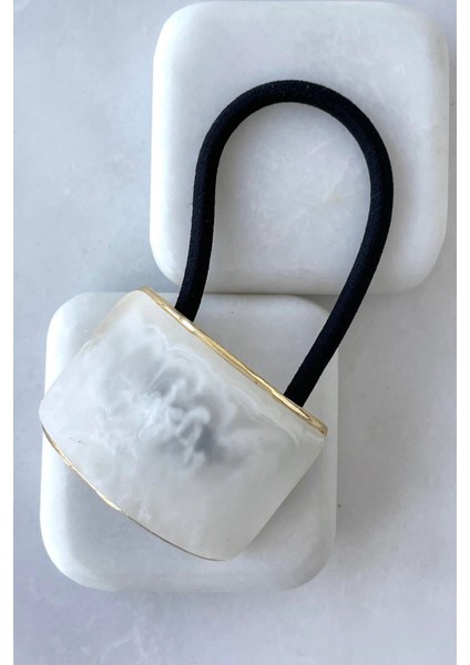 Mermer Görünümlü Tümsek Tasarım Gold Detaylı Kadın Lastik Toka Beyaz fiyatları