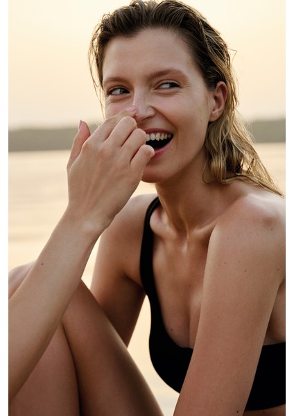 Ananas Özlü Nemlendirici Yüz & Boyun Serumu - Kafein Içerikli 50 ml indirimleri