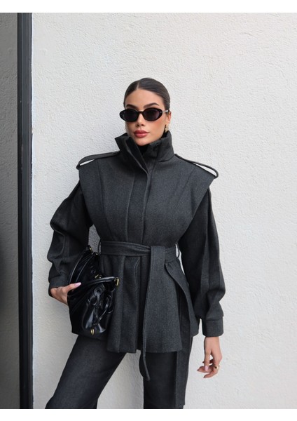 Vatkalı Omuz Apolet Detay Kaşe Kaban