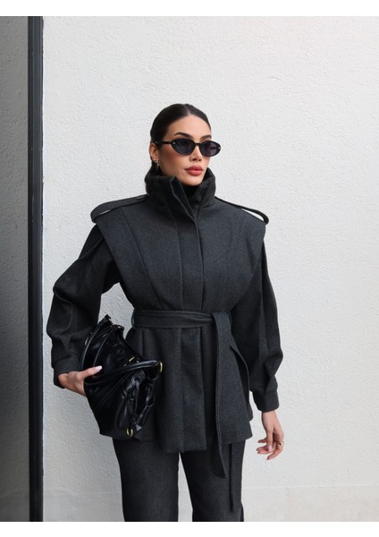 Vatkalı Omuz Apolet Detay Kaşe Kaban indirimleri