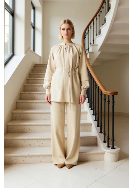 Modern Kesim Sedef Düğmeli Bağlama Detaylı Tunik ve Rahat Kalıp Geniş Paça Pantolon Takımı Kadın