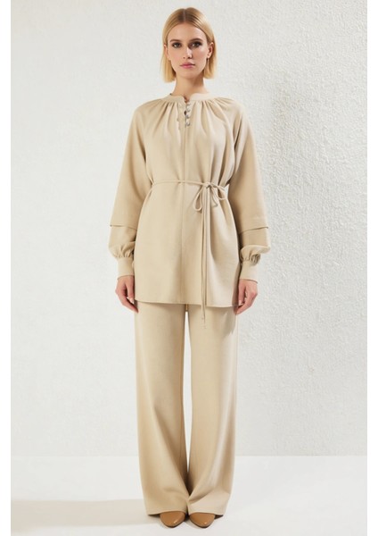 Modern Kesim Sedef Düğmeli Bağlama Detaylı Tunik ve Rahat Kalıp Geniş Paça Pantolon Takımı Kadın fırsatları