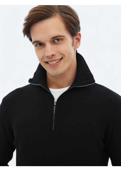 Siyah Desenli Triko Kazak