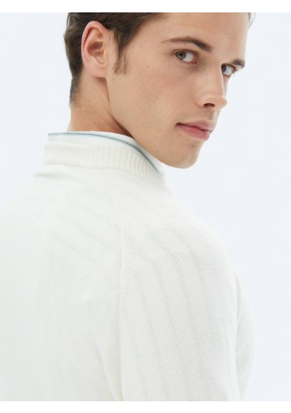 Ekru Bisiklet Yaka Desenli Triko Kazak