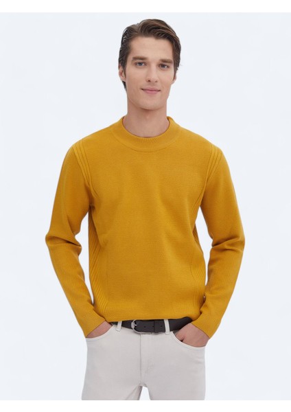 Sarı Yarım Balıkçı Yaka Desenli Triko Kazak