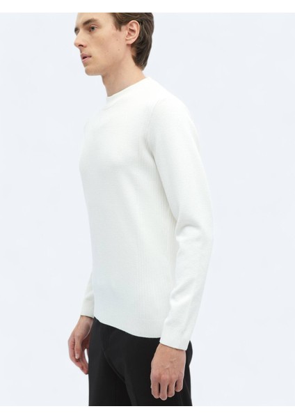 Ekru Yarım Balıkçı Yaka Desenli Triko Kazak