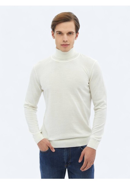Ekru Tam Balıkçı Yaka Düz Örgü Yün Karışımlı Triko Kazak