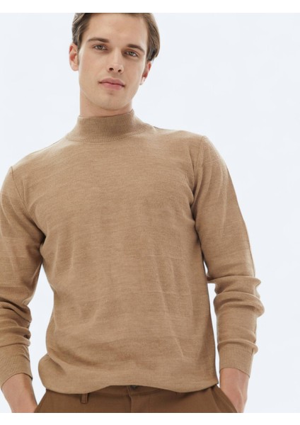 Deve Tüyü Yarım Balıkçı Yaka Jakarlı Yün Karışımlı Triko Kazak