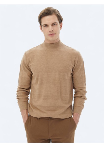 Deve Tüyü Yarım Balıkçı Yaka Jakarlı Yün Karışımlı Triko Kazak