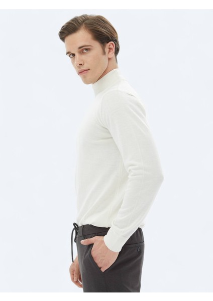 Ekru Yarım Balıkçı Yaka Düz Örgü Yün Karışımlı Triko Kazak