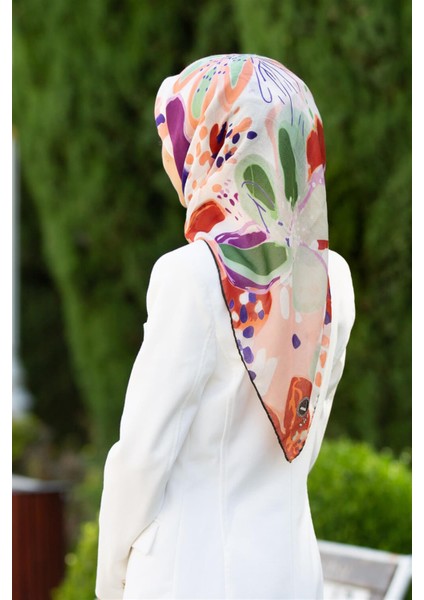 Twill Yumuşak Dokulu Çiçekli Batik Desenli Bordo - Bej Renkli 90X90 Eşarp (Ipek Içermez) Dikim Şekli : El Dikişi