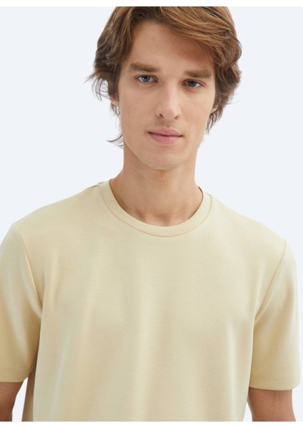 Açık Sarı Düz Bisiklet Yaka T-Shirt
