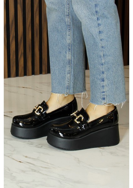 Celyn Siyah Rugan Yuvarlak Burun Tokalı Dolgu Topuklu Günlük Ayakkabı