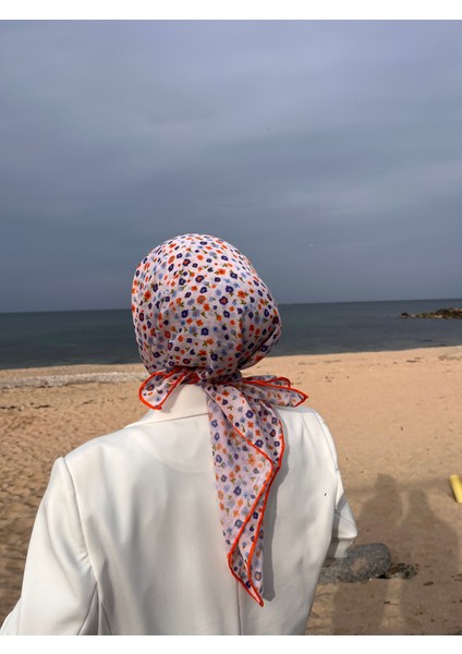 Turuncu-Kırmızı Çiçek Desenli Eşarp fiyatları