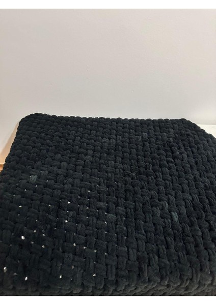 El Örgüsü Siyah Hasır Desen Bebek Battaniyesi