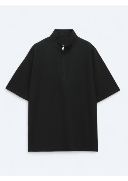 Siyah Desenli Dik Yaka T-Shirt