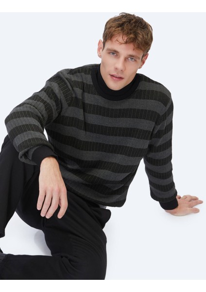 Siyah Bisiklet Yaka Desenli Pamuk Karışımlı Triko Kazak