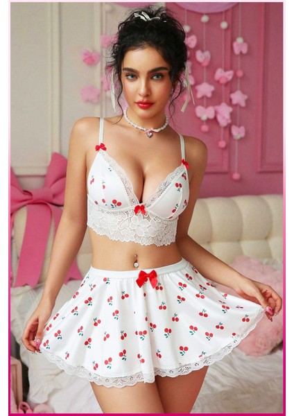 Mini Etekli Dantel Detaylı Çilek Desenli Üçlü Set – Bralet & Etek & Külot