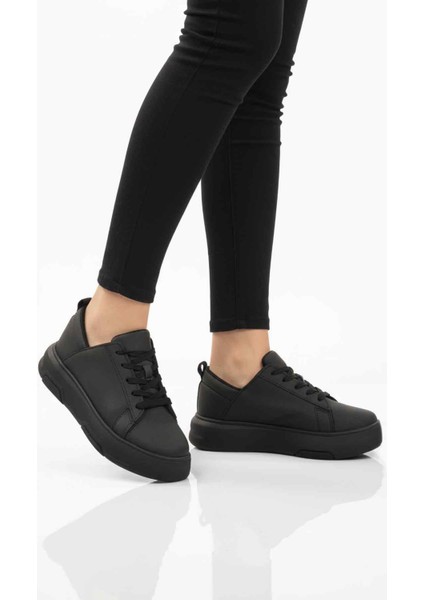 Siyah Kalın Taban Bağcıklı Kadın Spor Ayakkabı Termo Dv-03 Z