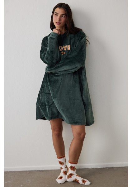 Koyu Yeşil Love Fluffy Nakışlı Sloganlı Kapüşonlu Sabahlık