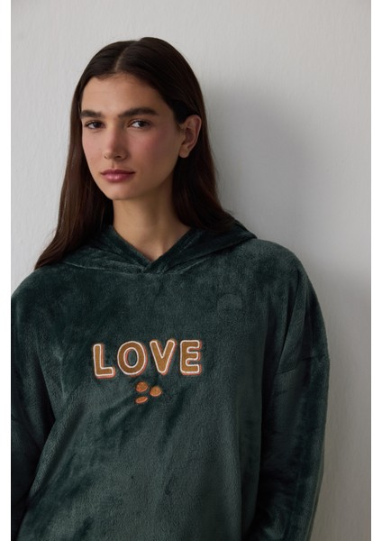 Koyu Yeşil Love Fluffy Nakışlı Sloganlı Kapüşonlu Sabahlık fiyatları