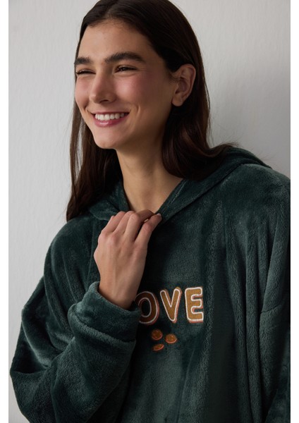 Koyu Yeşil Love Fluffy Nakışlı Sloganlı Kapüşonlu Sabahlık modelleri