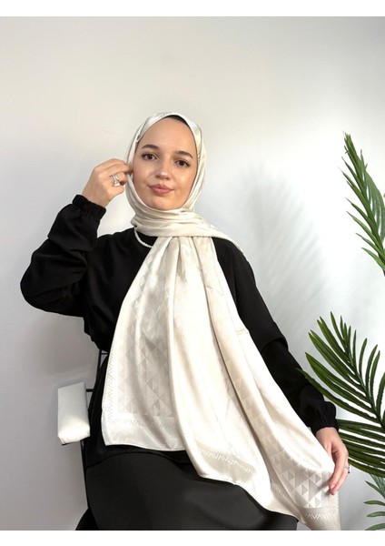 Üçgen Desen Parlak Jakar Şal Krem