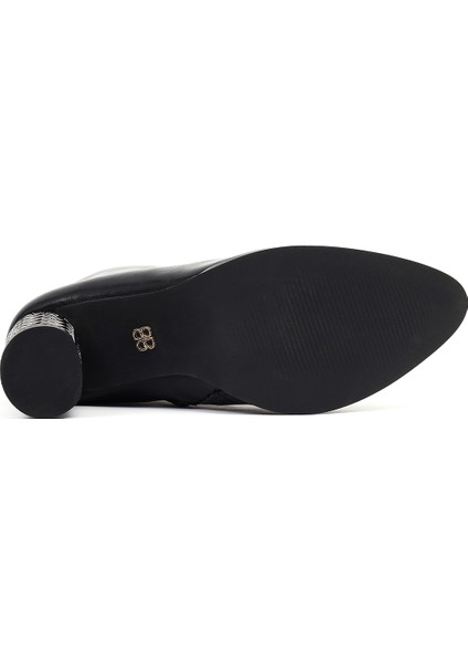 Kadın Siyah Bağcıklı Fermuarlı Kalın Topuklu Bot 25WFE481218