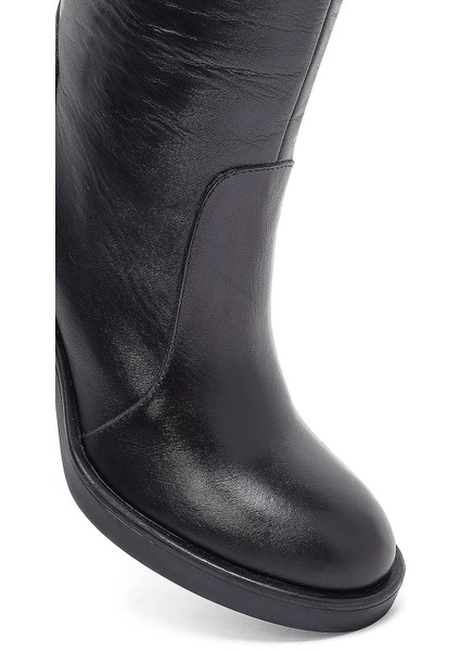 Kadın Siyah Fermuarlı Kalın Topuklu Deri Çizme 25WFD203118