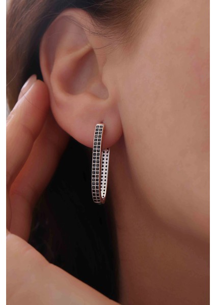 Siyah Taşlı Geometrik Şekili Gümüş Kadın Küpe