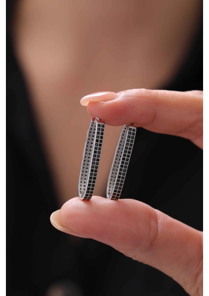 Siyah Taşlı Geometrik Şekili Gümüş Kadın Küpe modelleri