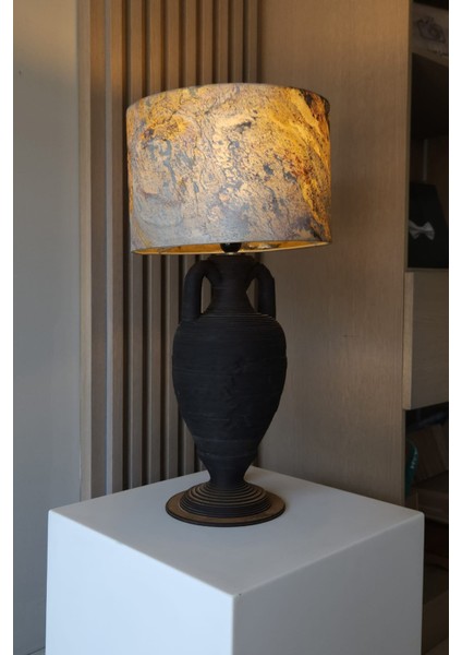 Doğal Taş Şapkalı Ahşap Dekoratif Aydınlatma – Kadın Figürü ve Vazo Formu seçenekleri modelleri