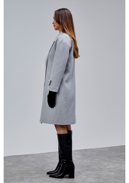 Gri Kruvaze Yaka Düğme Detaylı Kaşe Kaban