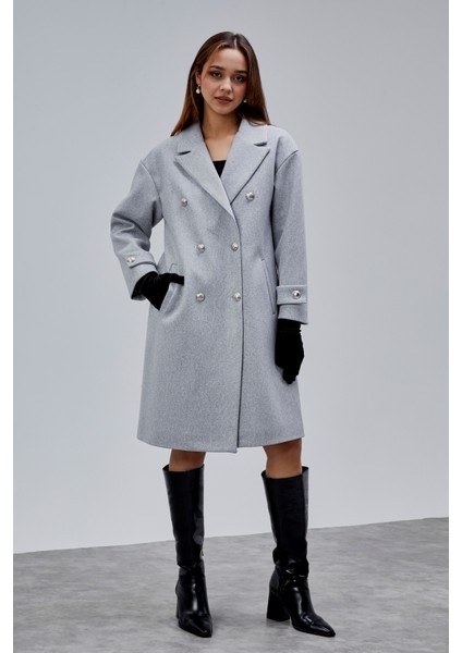 Gri Kruvaze Yaka Düğme Detaylı Kaşe Kaban