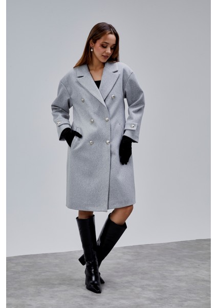 Gri Kruvaze Yaka Düğme Detaylı Kaşe Kaban