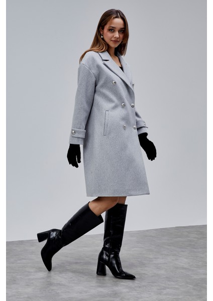 Gri Kruvaze Yaka Düğme Detaylı Kaşe Kaban