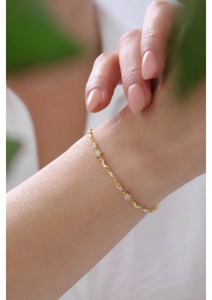 Zarif Yıldız ve Ay Figürlü Taşlı Gümüş Kadın Bileklik