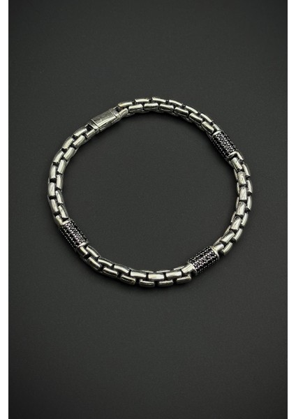 925 Ayar Gümüş Italyan Model Siyah Zirkon Taşlı Gümüş Renk Erkek Bileklik FRJ12663-3663-A