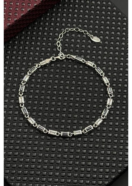925 Ayar Gümüş Siyah-Beyaz Zirkon Taşlı Gümüş Renk Erkek Bileklik FRJ12718-3718-SB