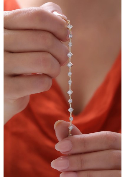 Zirkon Taşlı Gold Kare ve Damla Figürlü Gümüş Kadın Bileklik