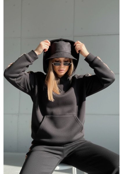 Leopar Detaylı Oversize Eşofman Takımı modelleri