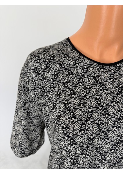 Kadın Siyah Gri U Yaka Kısa Kollu Desenli Yırtmaçlı Dokuma Viskon Anne Penye Tişört modelleri