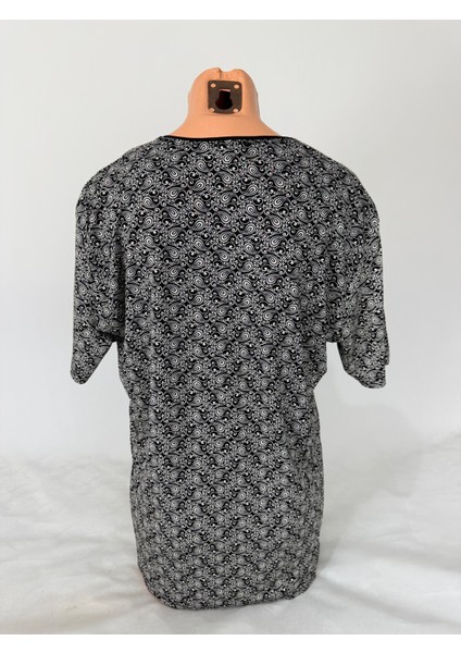 Kadın Siyah Gri U Yaka Kısa Kollu Desenli Yırtmaçlı Dokuma Viskon Anne Penye Tişört indirimleri