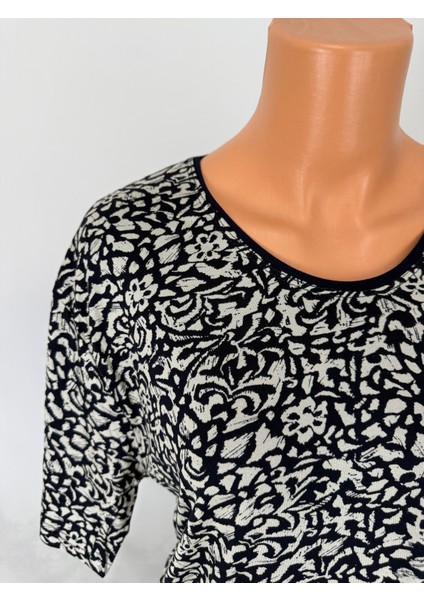 Kadın Siyah Gri U Yaka Kısa Kollu Desenli Yırtmaçlı Dokuma Viskon Anne Penye Tişört fiyatları