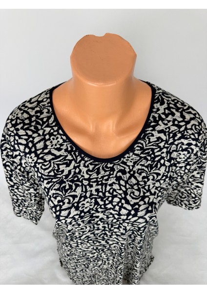 Kadın Siyah Gri U Yaka Kısa Kollu Desenli Yırtmaçlı Dokuma Viskon Anne Penye Tişört modelleri
