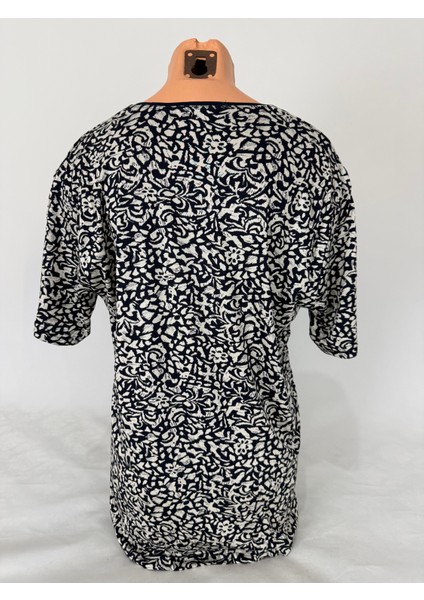 Kadın Siyah Gri U Yaka Kısa Kollu Desenli Yırtmaçlı Dokuma Viskon Anne Penye Tişört indirimleri