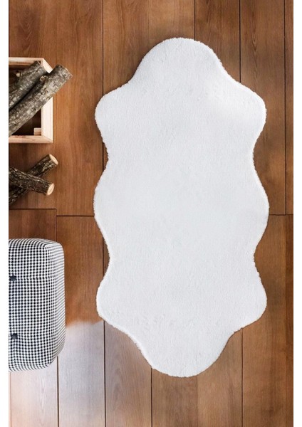 Tavşan Tüyü Kaymaz Tabanlı Beyaz Post Peluş Halı