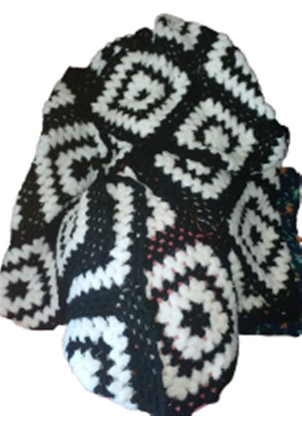 El Örgüsü Siyah & Beyaz Motifli Tek Kişilik Tam Boy Kalın Taraftar Battaniyesi fırsatları