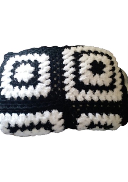 El Örgüsü Siyah & Beyaz Motifli Tek Kişilik Tam Boy Kalın Taraftar Battaniyesi indirimleri