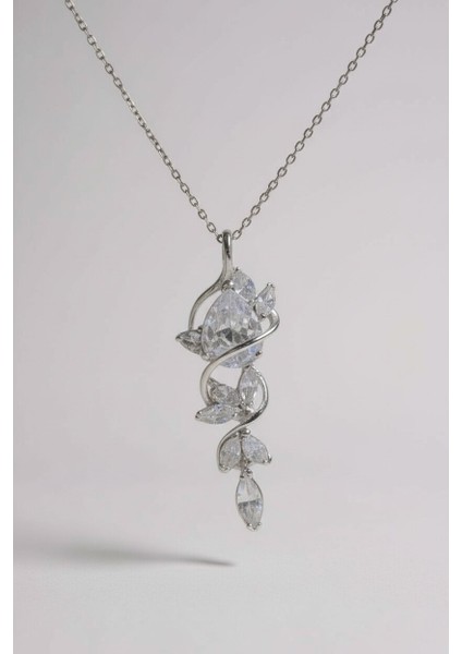 Işıklı Kutuda 925 Ayar Gümüş Sarmaşık Kolye Kadın Beyaz modelleri